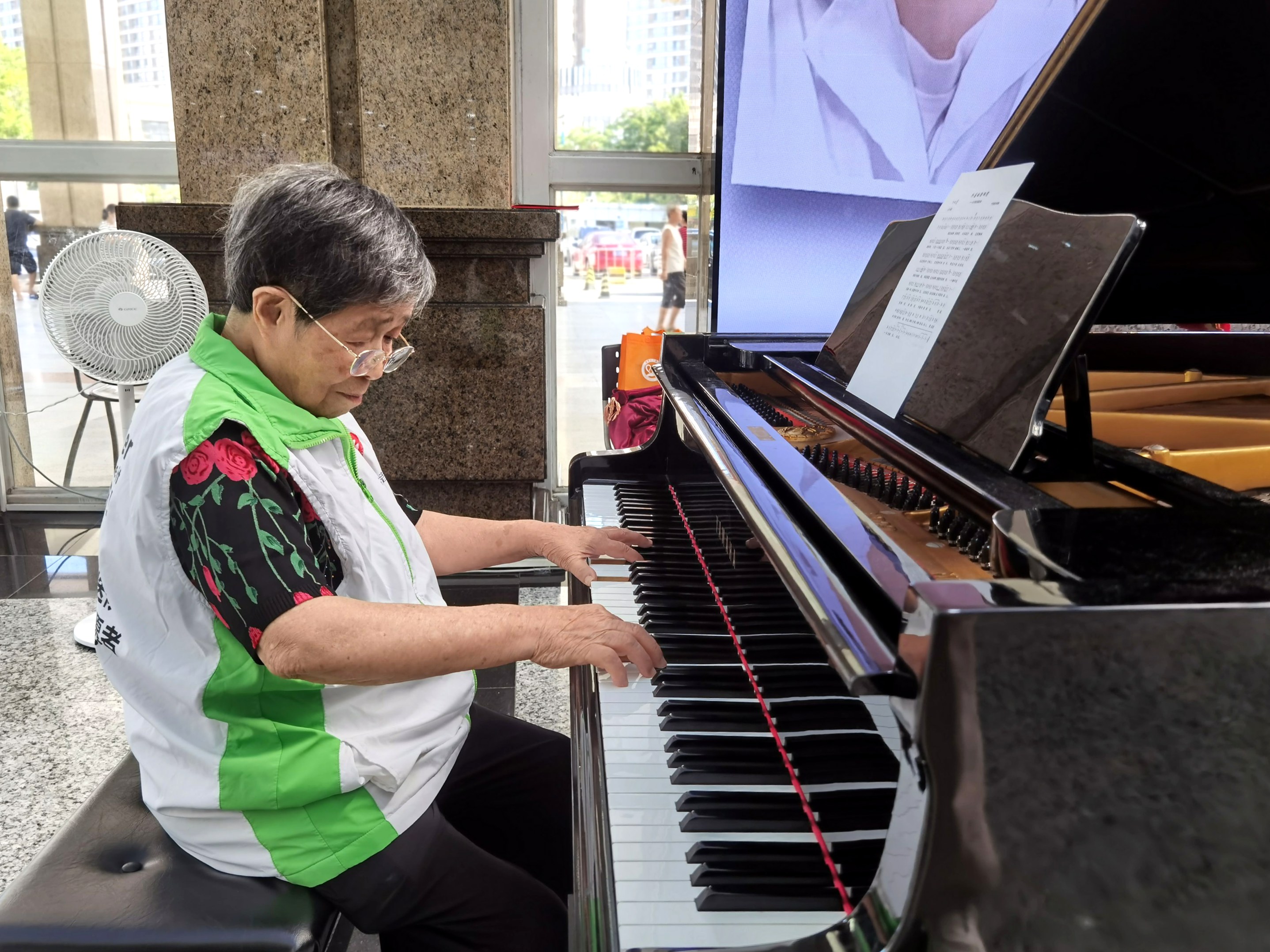 1768892359121452.jpg 图9:志愿服务照片.jpg